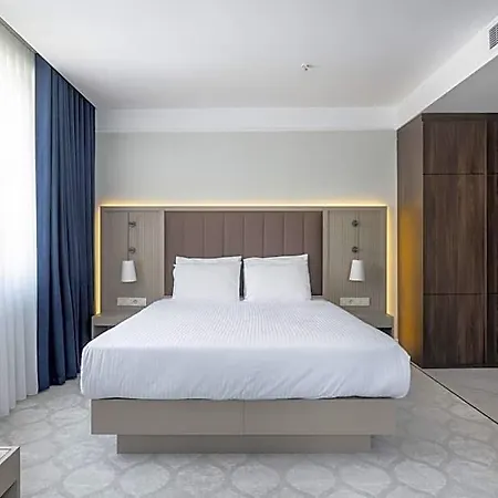 Hotel Noble Pangalti 5*