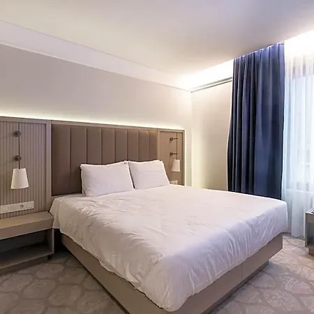 Hotel Noble Pangalti 5*