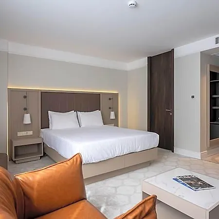 Hotel Noble Pangalti 5*