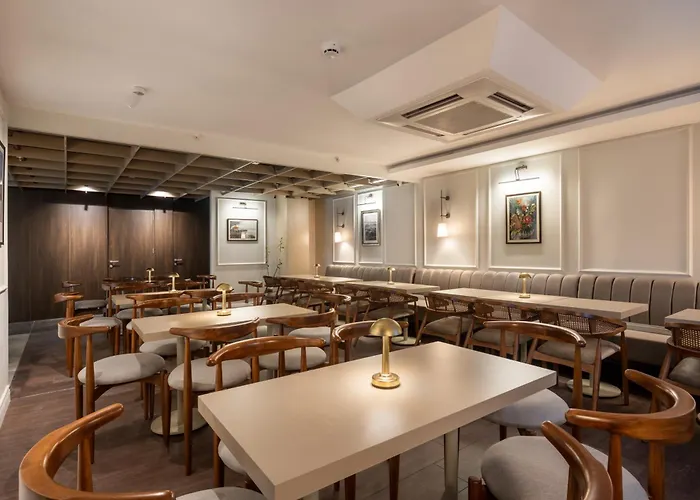 Hotel Noble Pangalti