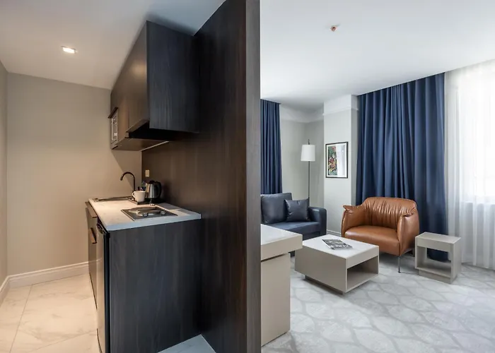 Noble Pangalti מלון 5*