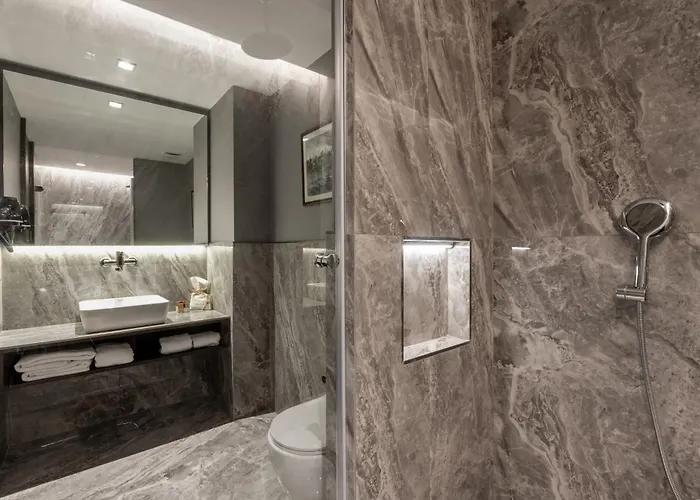 מלון Noble Pangalti 5*