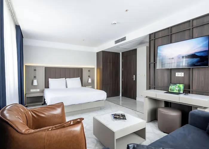 Noble Pangalti מלון 5*