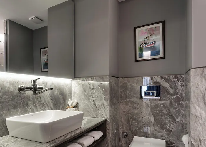 Noble Pangalti מלון 5*