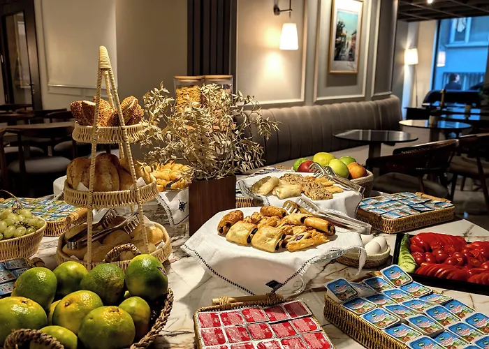 Noble Pangalti מלון